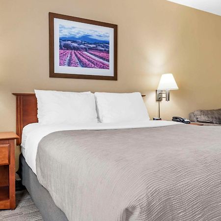 Quality Inn Airport Moncton Exterior foto