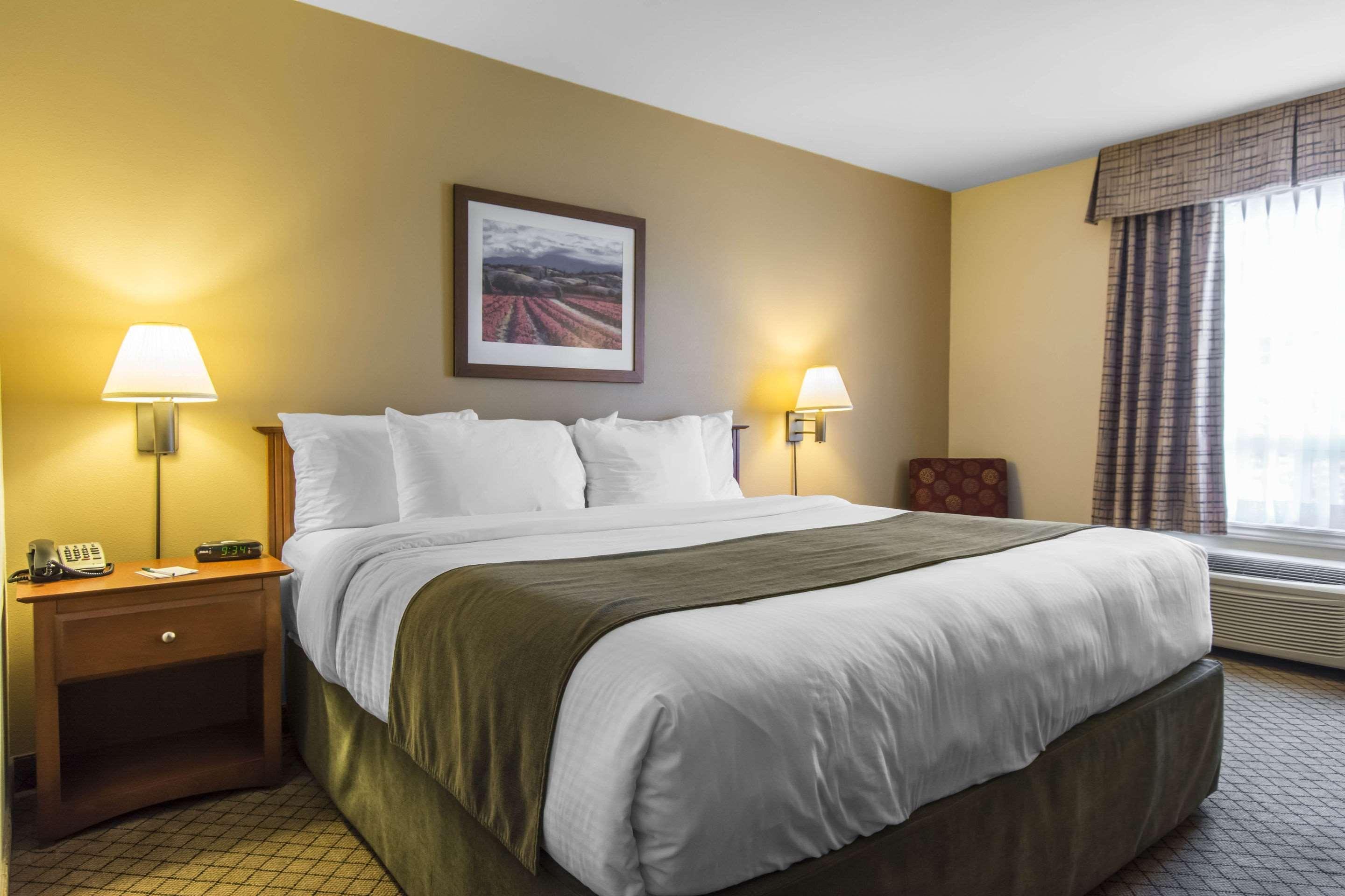 Quality Inn Airport Moncton Exterior foto