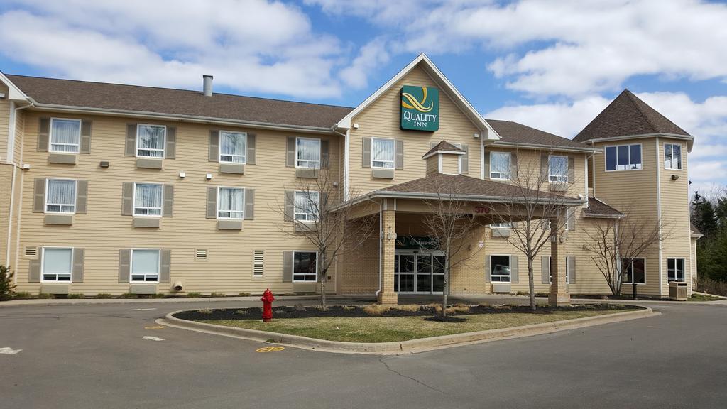 Quality Inn Airport Moncton Exterior foto