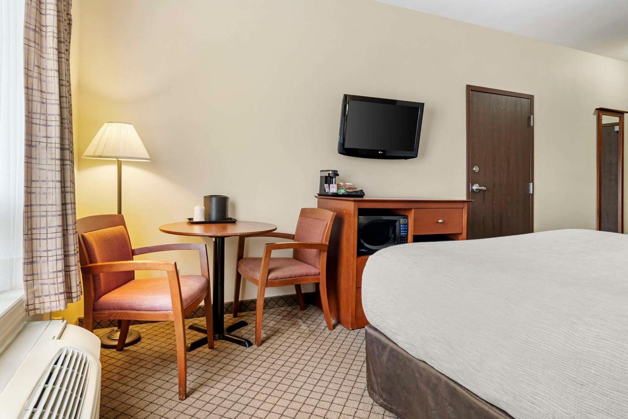 Quality Inn Airport Moncton Exterior foto