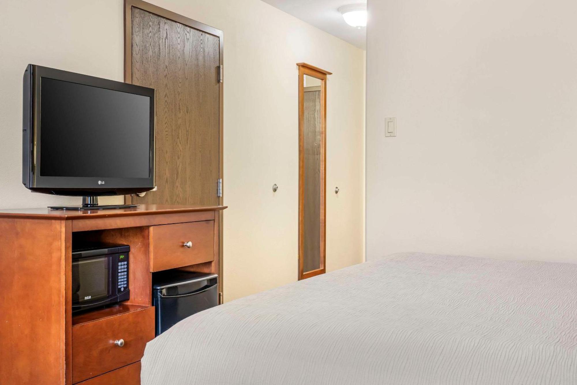 Quality Inn Airport Moncton Exterior foto