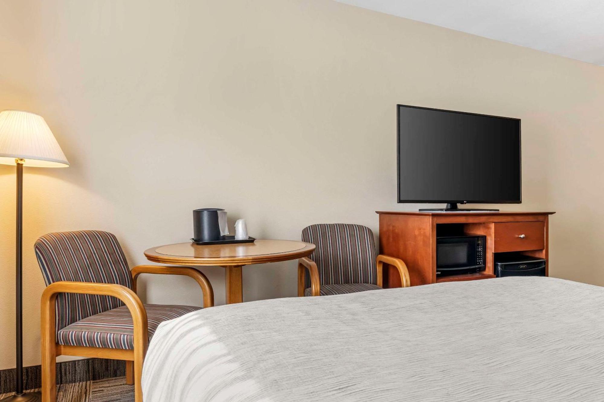 Quality Inn Airport Moncton Exterior foto
